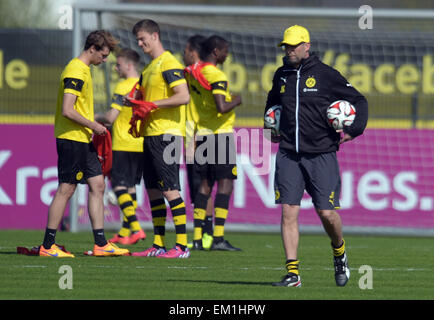 Dortmund, Germany. 15th Apr, 2015. Borussia Dortmund's head coach Juergen Klopp (C) leads his team's training session in Dortmund, Germany, 15 April 2015. Borussia Dortmund coach Juergen Klopp will leave after seven years in summer because he no longer feels he is the right man at the German top club, it was announced 15 April 2015. Photo: FEDERICO GAMBARINI/dpa/Alamy Live News Stock Photo