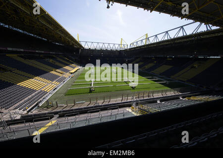 Dortmund, Germany. 15th Apr, 2015. UV lamps stand positioned on the pitch at the Signal-Iduna-Park soccer stadium in Dortmund, Germany, 15 April 2015. Klopp has asked BVB for the premature termination of his contract towards the end of the Bundesliga season. Photo: Friso Gentsch/dpa/Alamy Live News Stock Photo