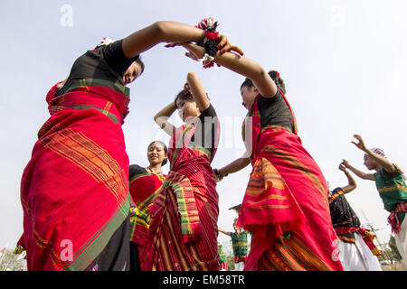 Sivasagar, Assam, India. 16th Apr, 2015. Indian Mising tribal youths perform a 'Bihu Dance' during Rongali Bihu celebrations in Sivasagar district of northeastern Assam state on April 16, 2015. The Rongali Bihu Festival is held in the first month of the Assamese calendar marking the begining of the Assamese New Year, which coincides with the start of spring in the Indian state of Assam. © Luit Chaliha/ZUMA Wire/ZUMAPRESS.com/Alamy Live News Stock Photo