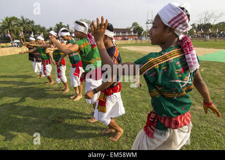 Sivasagar, Assam, India. 16th Apr, 2015. Indian Mising tribal youths perform a 'Bihu Dance' during Rongali Bihu celebrations in Sivasagar district of northeastern Assam state on April 16, 2015. The Rongali Bihu Festival is held in the first month of the Assamese calendar marking the begining of the Assamese New Year, which coincides with the start of spring in the Indian state of Assam. © Luit Chaliha/ZUMA Wire/ZUMAPRESS.com/Alamy Live News Stock Photo