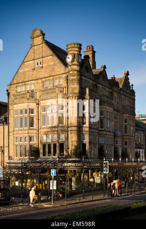 UK, England, Yorkshire, Harrogate, Parliament Street, Betty’s Tea Rooms at Christmas Stock Photo