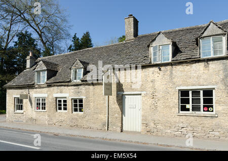 'The Village Pub' bed and breakfast and public house in the Cotswold village of Barnsley near Cirencester Stock Photo