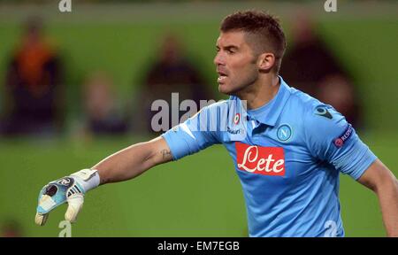 Wolfsburg, Germany. 16th Apr, 2015. Napoli's goalkeeper Mariano Andujar gestures at the Europa League quarter finals first-leg match between VfL Wolfsburg and SSC Napoli in the Volkswagen Arena in Wolfsburg, Germany, 16 April 2015. Photo: PETER STEFFEN/dpa/Alamy Live News Stock Photo