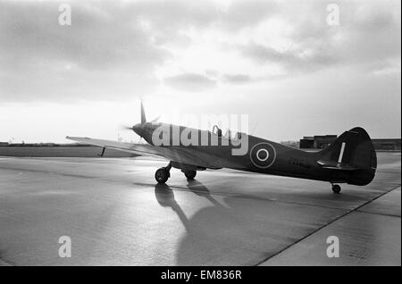 Spitfire PM631 a mk PRXIX aircraft seen here taxi-ing along the perimeter track at RAF Coltishall. The aircraft was preparing to take part in the flypast to commemorate the funeral of Winston Chuchill 26th January 1965 Stock Photo