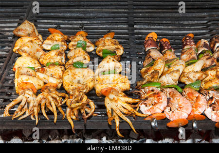 Griechenland, Kykladen, Santorini, Insel Thirasia, Taverne im Korfos-Hafen in der Nikolaosbucht Stock Photo