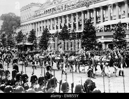 Procession through London for the Coronation of George V and Queen Mary. 22 June 1911 Stock Photo