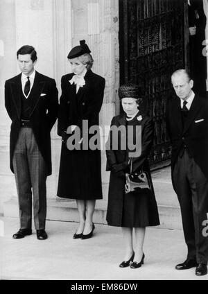The Queen seen here with the Duke of Edinburgh and the Prince and Princess of Wales on the steps of St Georges Chapel Windsor Castle for the funeral of the Duchess of Windsor. 30th April 1986 Stock Photo