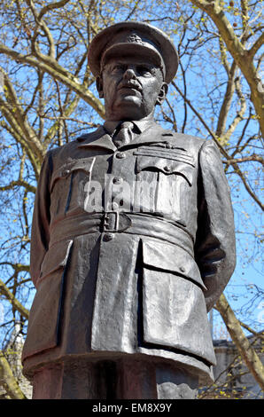 London, England, UK. Statue of Sir Arthur ‘Bomber’ Harris (1992) by St Clement Danes Church, the Strand. Stock Photo
