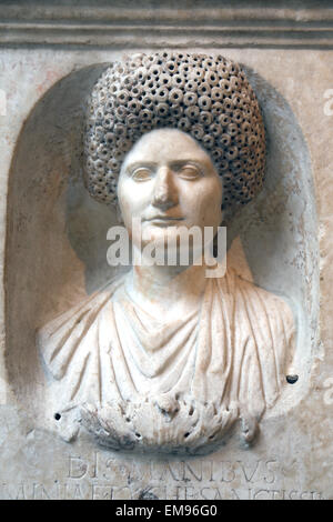 Marble funerary altar of Cominia Tyche. Roman, Flavian or Trajanic period. 90-100 AD. Portrait. Metropolitan Museum of Art. Ny. Stock Photo