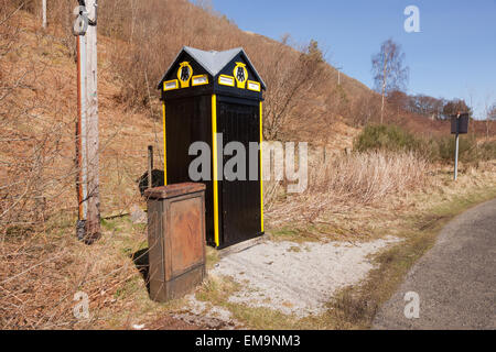Old fashioned AA box in yellow and black livery, on the A708 next to the Yarrow Water river, Moffat, Dumfries and Galloway, Scot Stock Photo