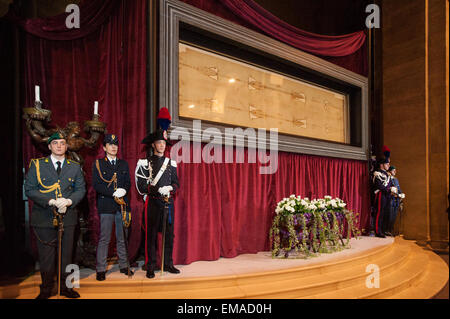 Turin, Italy. 18th April, 2015. St. John Square and Cathedral 18th April 2015 -ostension of Shroud - Credit:  Realy Easy Star/Alamy Live News Stock Photo