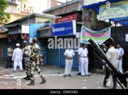 Kolkata, India. 18th Apr, 2015. Indian central force patrolling the voting area during the Kolkata Municipal Corporation Election at Kolkata on Saturday. © Bhaskar Mallick/Pacific Press/Alamy Live News Stock Photo