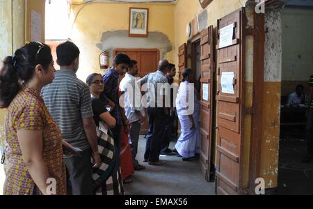 Kolkata, India. 18th Apr, 2015. Indian voter on the line at the polling station during the Kolkata Municipal Corporation Election at Kolkata on Saturday. © Bhaskar Mallick/Pacific Press/Alamy Live News Stock Photo