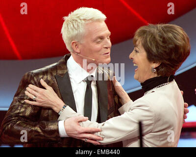 Munich, Germany. 18th Apr, 2015. Television host Guido Cantz (L) and Swiss singer and television presenter Paola Felix (R) talk to each other on stage during the German television show 'Verstehen Sie Spass?' at the Bavaria film studios in Munich, Germany, 18 April 2015. Photo: Ursula Dueren/dpa/Ģ����ý Live News Stock Photo