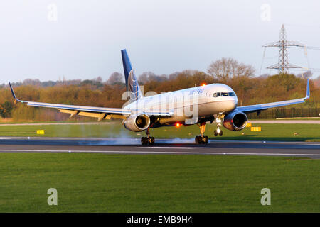 United Airlines Boeing 757-200 touches down on runway 05R at Manchester airport. Stock Photo