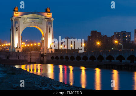 Arch to the pier first gateway of the Volga-Don Canal Lenin, view after sunset Stock Photo