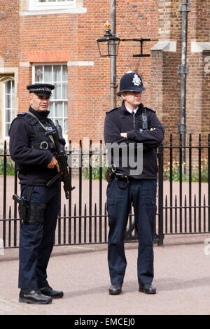 Armed Police Officers Guarding St James Palace, Palace of the Sovereign Stock Photo