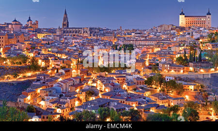 Spain, Castilla-La Mancha: Nocturnal view to the historic town of Toledo Stock Photo