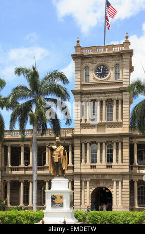Hawaii, Oahu, Honolulu, Aliiolani Hale, State Supreme Court, King Kamehameha I statue, Stock Photo