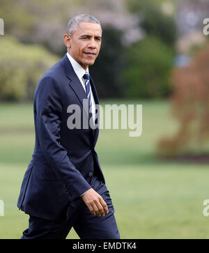 President Barack Obama walks back to the Oval Office after a ceremony ...