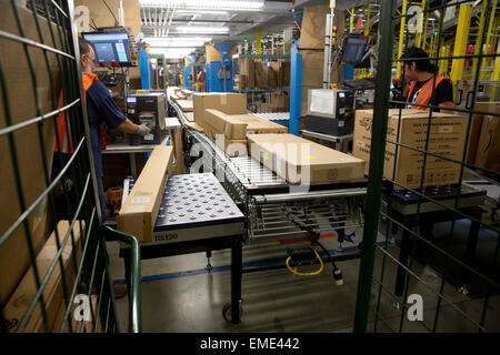 employees organize boxes for shipment at Amazon fulfillment center in Texas Stock Photo