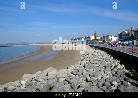 Morecambe, Lancashire:  Morecambe is a popular resort iwith views across the Bay to the Lake District Fells Stock Photo