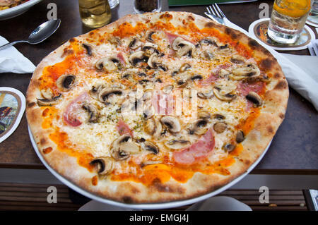 Ham and mushroom pizza and drinks, Cafe Bar Celona, Wuppertal, Nordrhein-Westfalen, Germany Stock Photo