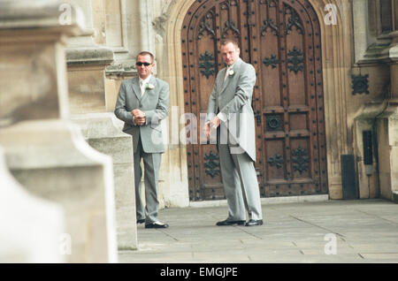 Sean Pertwee wedding. Guests arriving at the church. Stock Photo