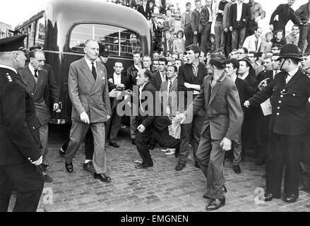 Large crowd gathered in Ridley Road E8 to demonstrate against former fascist leader Sir Oswald Mosley and members of his anti-Semitic Blackshirt group who had planned a rally in London's East End. Mosley and his anti-Semitic Blackshirt were assaulted and punched to the ground as soon as his meeting opened at Ridley Road, Dalston. Police closed the meeting within the first three minutes and made 54 arrests one of the arrested was Sir Oswald's son Max. 2nd August 1962 Our Picture Shows: Sir Oswald Mosley about to be knocked to the ground by a anti fascist demonstrator Stock Photo