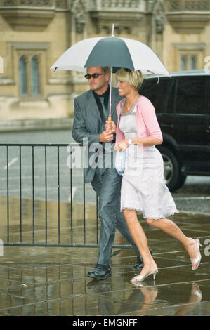 Sean Pertwee wedding. Guests arriving at the church. Stock Photo