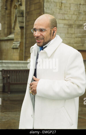 Sean Pertwee wedding. Guests arriving at the church. Goldie. Stock Photo