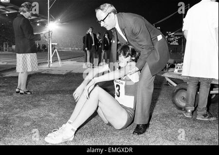 British athlete Kathy Smallwood exhausted after winning the Women's 400 metres race at the Coca Cola Athletics meeting at Crystal Palace. 17th September 1982. Stock Photo