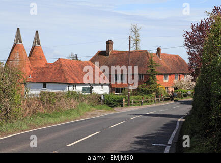Kentish Oast Houses, Kent, UK. Traditional Kent countryside scene. Stock Photo