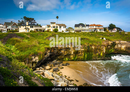 Houses on bluffs above the Pacific Ocean, in Santa Cruz, California. Stock Photo