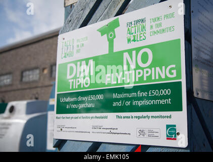 "No flytipping / Dim tipio" Welsh / English / bilingual signs at a Gwynedd council recycling point behind public toilets Stock Photo