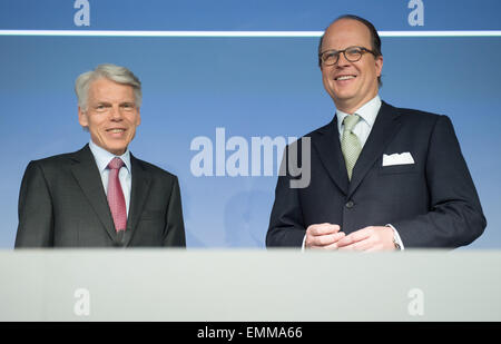 Ingelheim, Germany. 22nd Apr, 2015. Andreas Barner (L), chairman of the board of managing directors at the Boehringer Ingelheim pharmaceutical company, and Hubertus von Baumbach, head of finance (R) meet on the podium at the company's balance sheet press conference in Ingelheim, Germany, 22 April 2015. According to the company, Boehringer Ingelheim generated revenues in 2014 amounting to 13.3 billion euros. Photo: BORIS ROESSLER/dpa/Alamy Live News Stock Photo