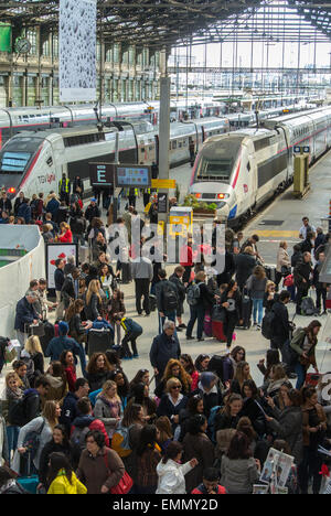 Paris, France. 'Gare de Lyon' SNCF Train Station, Overview, Aerial Crowd of Travelers Inside on Quay, with TGV Bullet Train, platform, global train travel Stock Photo