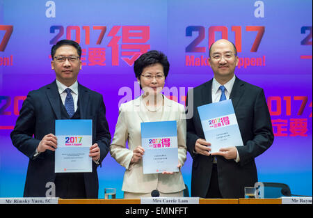 (150422) -- HONG KONG, April 22, 2015 (Xinhua) -- Carrie Lam Cheng Yuet-ngor (C), chief secretary for administration of Hong Kong Special Administrative Region (HKSAR), Secretary for Justice Rimsky Yuen (L), Secretary for Constitutional and Mainland Affairs Raymond Tam, shows the Consultation Report and Proposals on Method for Selecting the Chief Executive by Universal Suffrage in Hong Kong, south China, April 22, 2015. The HKSAR government revealed a constitutional reform package for the election of the next chief executive by 'one man, one vote' universal suffrage in 2017 on Wednesday.  (Xin Stock Photo