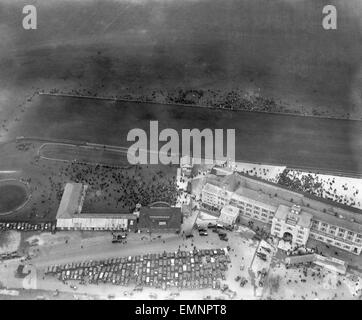 Aerial view of Newmarket racecourse on Cambridgeshire Day. October 1922. Stock Photo