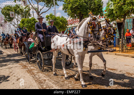 Seville, Andalucia, Spain. 22nd Apr, 2015. Typical chariot at the 'Feria de Abril' (April's Fair), Seville, Spain, 22 april, 2015. Credit:  Daniel González Acuña/Alamy Live News Stock Photo