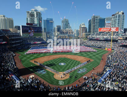 File:US Navy 040415-N-5946V-134 The San Diego Padres show their military  support by donning camouflaged versions of their uniforms.jpg - Wikipedia