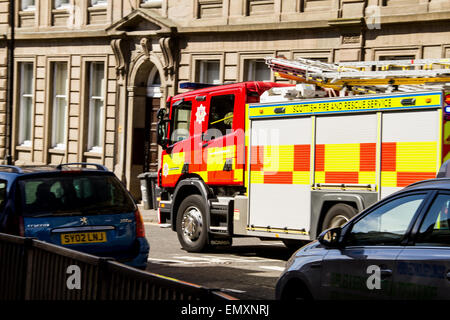 A Scottish Fire and Rescue Service Fire Engine speeding along the Victoria Road responding to a 999 call in central Dundee, UK Stock Photo