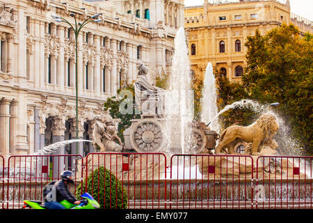 Cybele, Greek Roman Goddess, Chariot Lions Statue Fountain Plaza de Cibeles Fuento de Cybelest Plaza de Cibeles Madrid Spain. Stock Photo