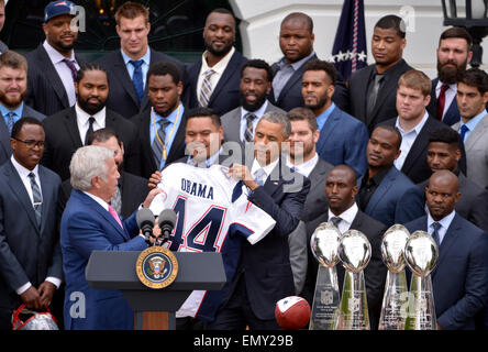 Washington DC, USA. 23rd Apr, 2015. New England Patriots owner Robert Kraft (front R) presents a team jersey to U.S. President Barack Obama (front L) at a ceremony honoring the Super Bowl Champion New England Patriots on the South Lawn of the White House in Washington, DC, the United States, April 23, 2015. Credit:  Yin Bogu/Xinhua/Alamy Live News Stock Photo