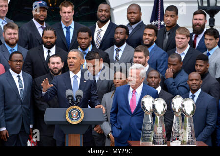 Washington DC, USA. 23rd Apr, 2015. U.S. President Barack Obama (front L) speaks as New England Patriots owner Robert Kraft (front R) listens at a ceremony honoring the Super Bowl Champion New England Patriots on the South Lawn of the White House in Washington, DC, the United States, April 23, 2015. Credit:  Yin Bogu/Xinhua/Alamy Live News Stock Photo