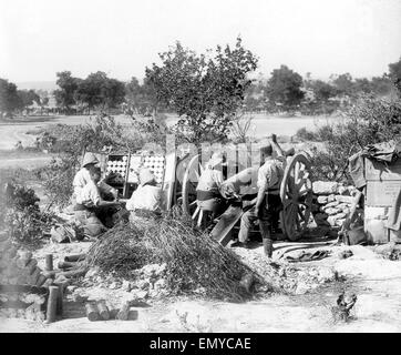 A French colonial 75 mm gun in action near Sedd el Bahr during the Third Battle of Krithia, 4 June 1915 Dardanelles Expedition, Gallipoli campaign Stock Photo