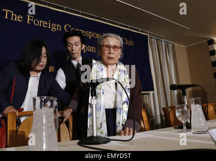 Tokyo, Japan. 24th Apr, 2015. Kim Bok-tong (front), a former 'comfort woman', attends a press conference in Tokyo, Japan, April 24, 2015. Credit:  Stringer/Xinhua/Alamy Live News Stock Photo