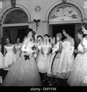 Daily Mirror Debutants Ball 1958 at the Dorchester Hotel in London, 7th May 1958. Pictured: Barbara Lambert, Daily Mirror Deb Of The Year Stock Photo