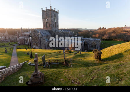 St David's Cathedral at sunset with the graveyard Stock Photo