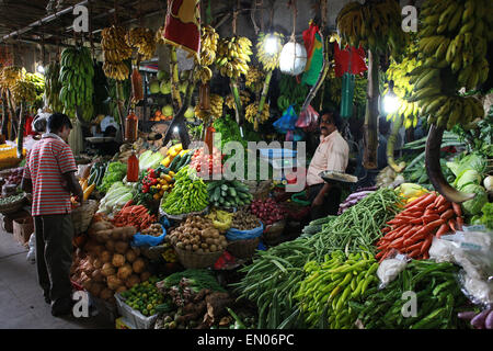 SRI LANKA,Nuwara Eiiya: fruit & vegetable stall at the market hall in Nuwara Eliya Stock Photo